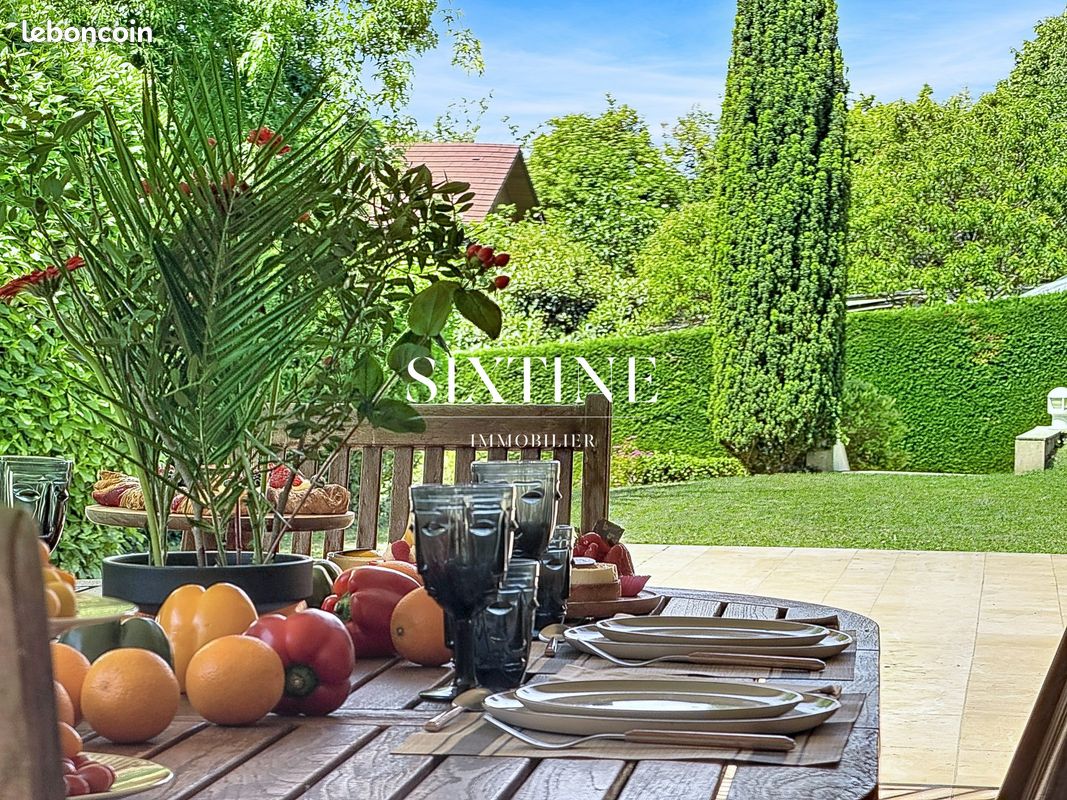 Maison 12 pièces 253 m² · à Bourgoin-Jallieu · 253 m² · 739 000 €