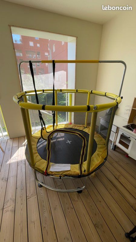 Trampoline (image 2)