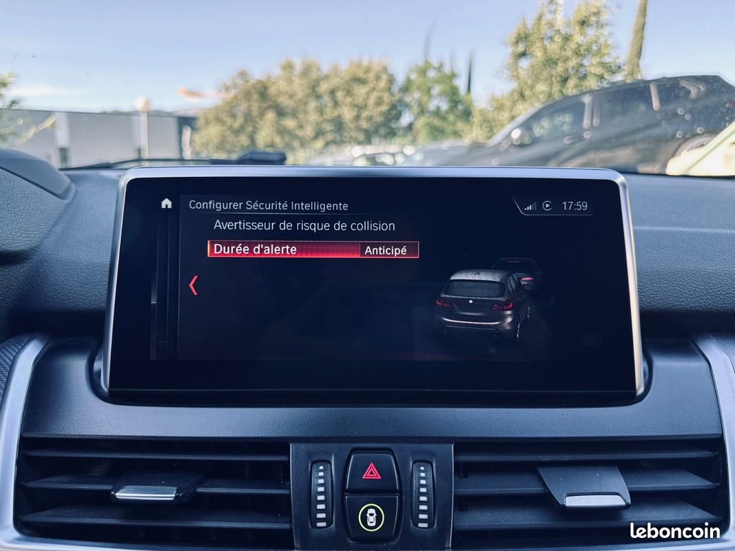 BMW SERIE 2 Active Tourer 1.5L 220CH 225 xe M Sport + SIEGES CHAUFFANTS + AFFICHAGE TETE HAUTE + HARMAN KARDON + CAMERA DE RECUL + GARANTIE 12 MOIS (image 42)