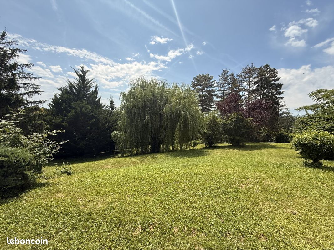 Terrain 1532 m² · à Charbonnières-les-Bains · 1 532 m² · 590 000 €