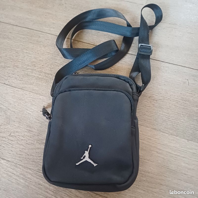 Sacoche Jordan Airborne noir – État comme neuf (image 1)