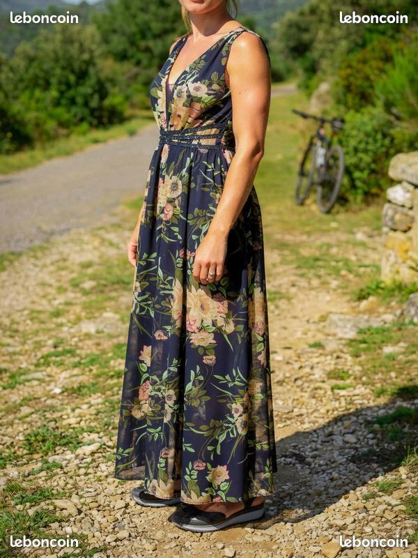 Robe longue fleurie bleu marine taille M neuve (image 2)