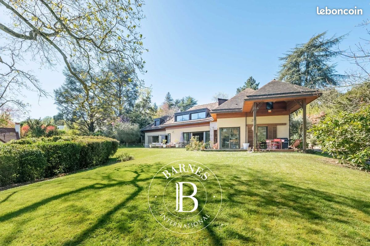 Maison 9 pièces 326 m² · à L'Étang-la-Ville · 326 m² · 2 150 000 €