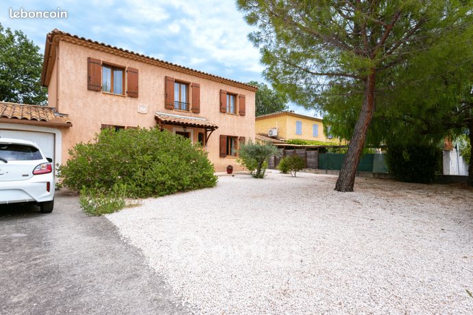 Propriété 6 pièces 146 m²