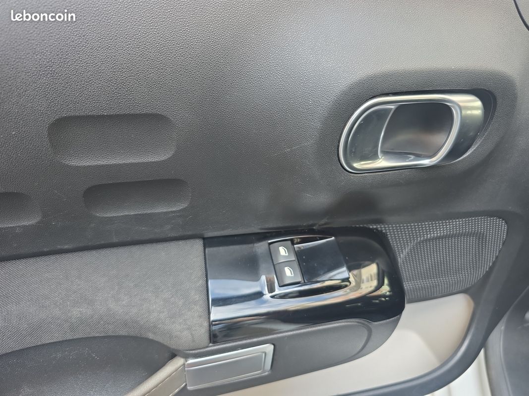 CITROEN C3 C3 PureTech 82 SS BVM5 Shine (image 10)