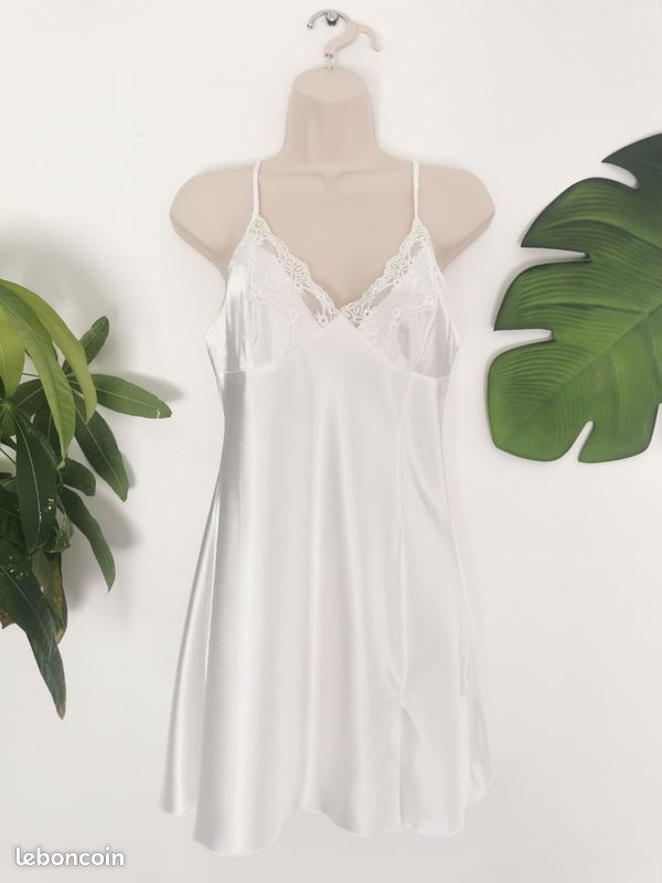 Pyjama Femme Satin 2025 – Ensemble 5 Pièces Avec Dentelle Florale – Haut Court, Short & Nuisette – Style Tendance Détente