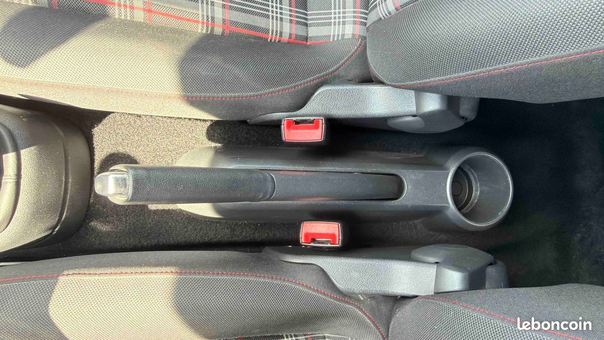 VOLKSWAGEN Up 1.0 115 BVM6 GTI (image 28)
