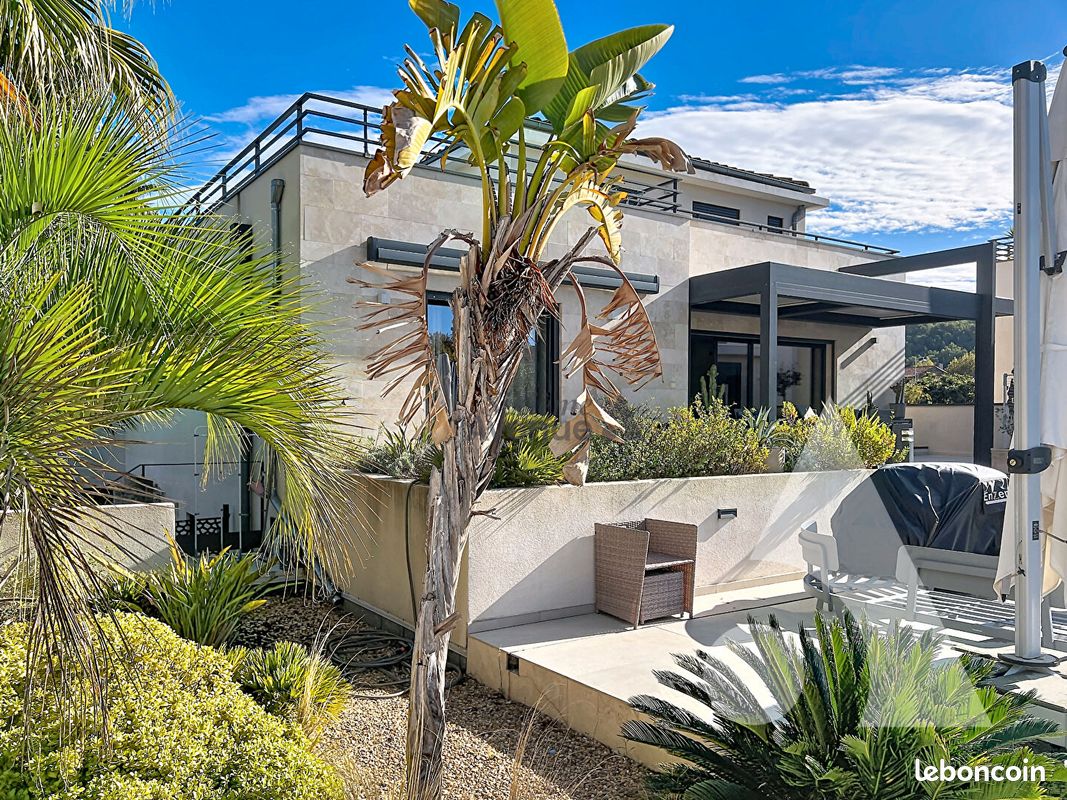 Maison 7 pièces 196 m² · à Saint-Cyr-sur-Mer · 196 m² · 1 100 000 €