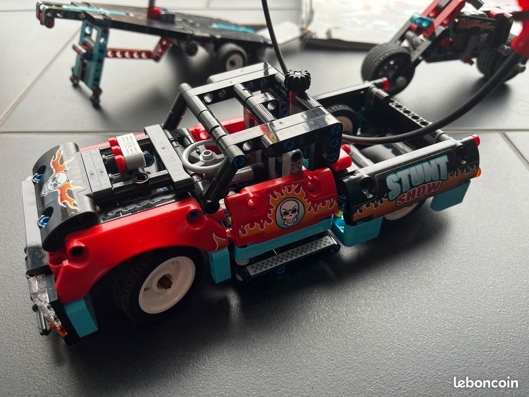 LEGO 42106 Technic Le Spectacle de Cascades du Camion et de la