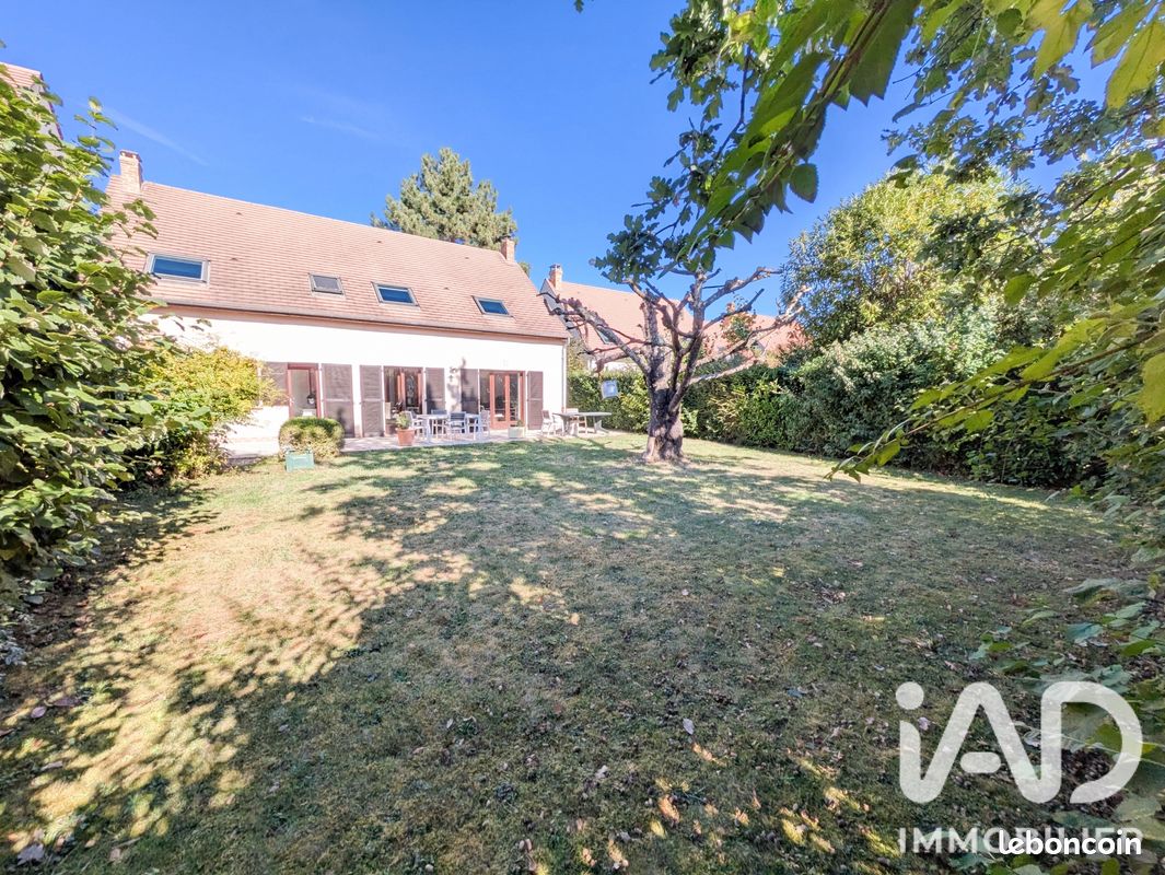 Maison 8 pièces 153 m² · à Bussy-Saint-Georges · 153 m² · 650 000 €