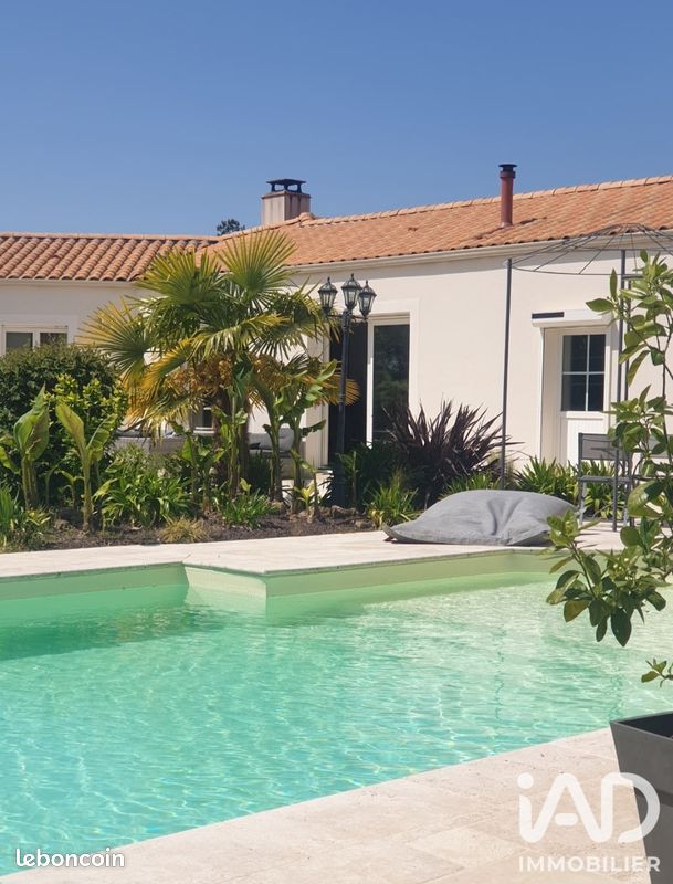 Maison 8 pièces 135 m² · à Sainte-Florence · 135 m² · 432 000 €