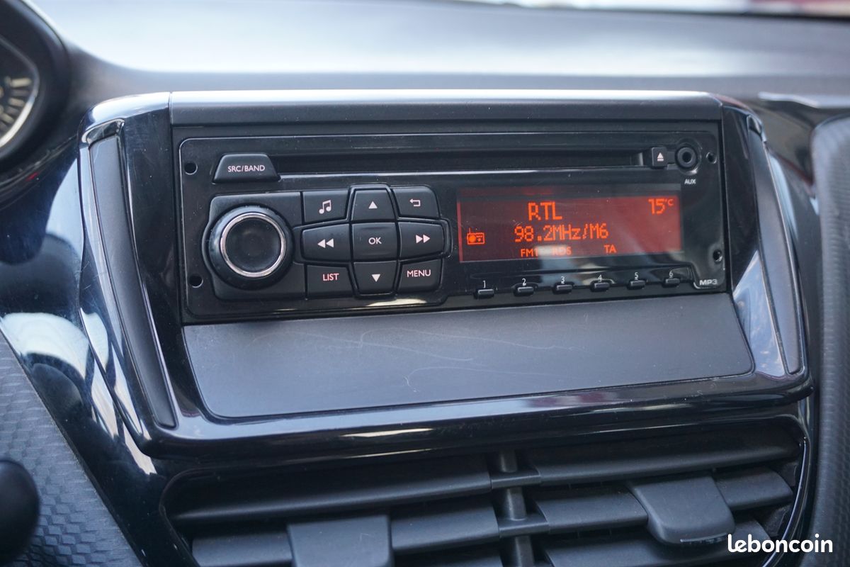 Peugeot 2008 1.2 VTI ACCESS (image 18)