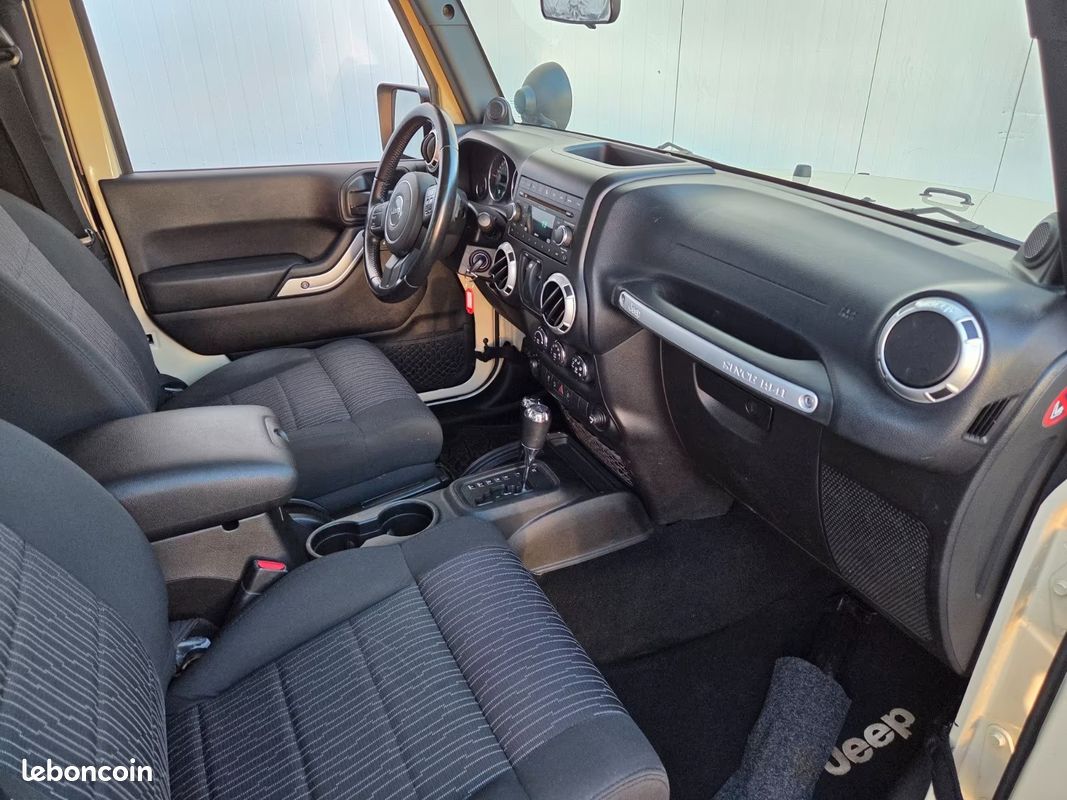 Jeep Wrangler UNLIMITED SAHARA 3.8 V6 BVA 4X4 - HARD TOP - 84 000 KM (image 2)