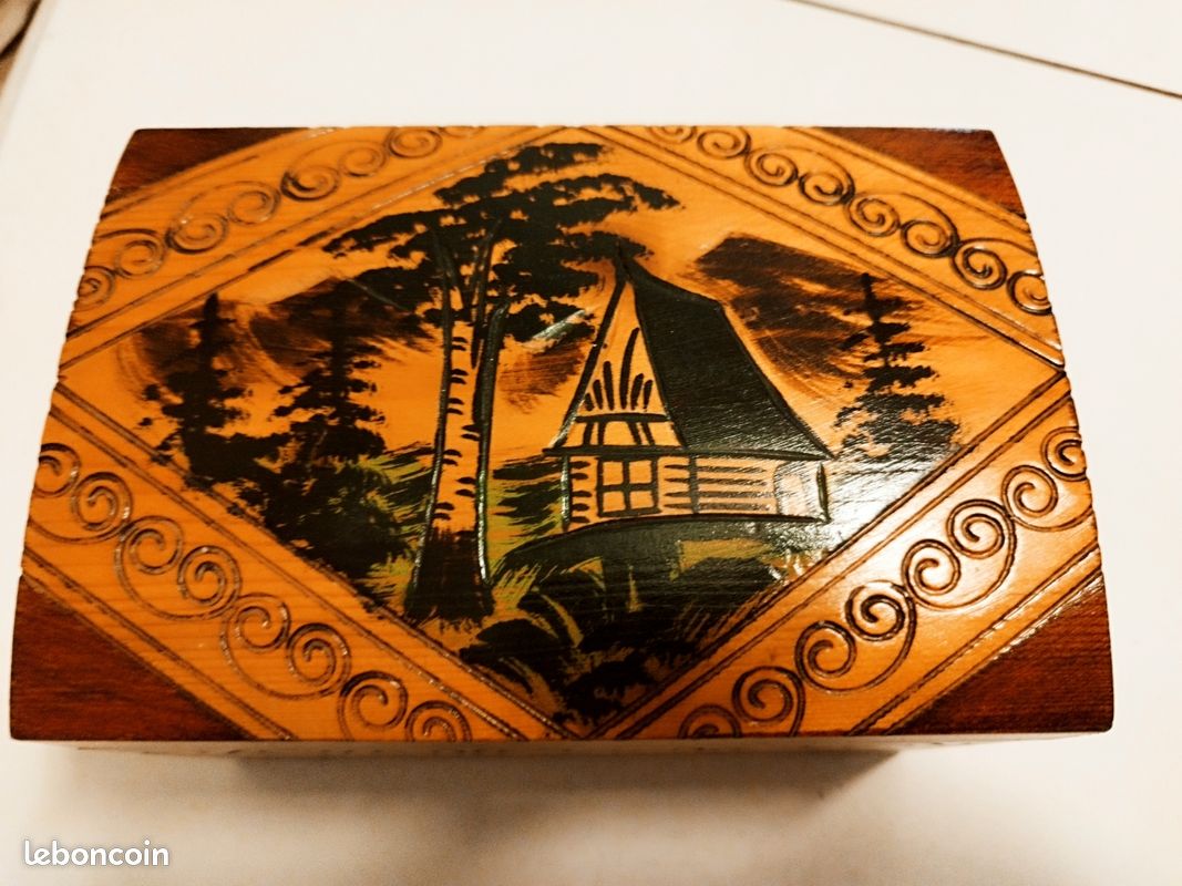 Boite à bijoux ou à secrets, en bois gravé (image 10)