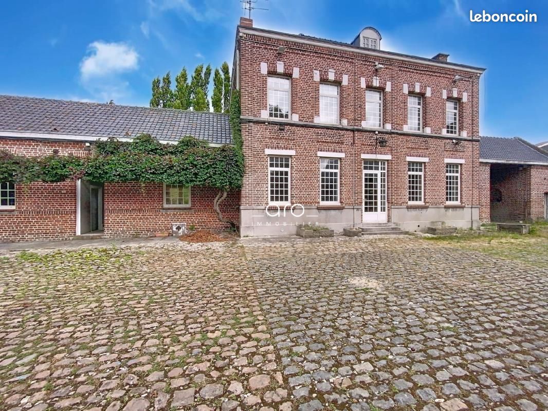 Maison 8 pièces 245 m² · à Fretin · 245 m² · 380 000 €