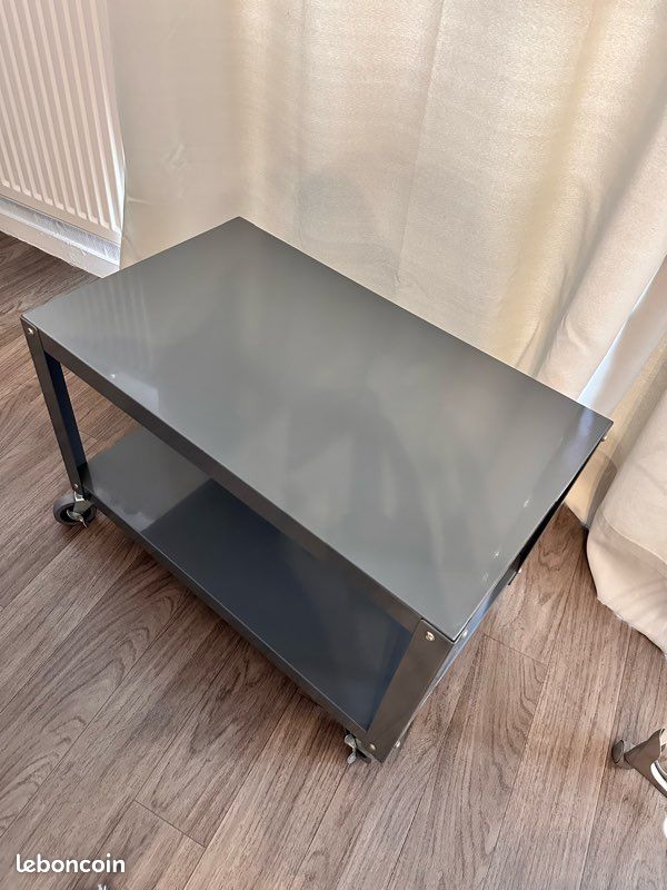 Table basse en acier grise (image 1)