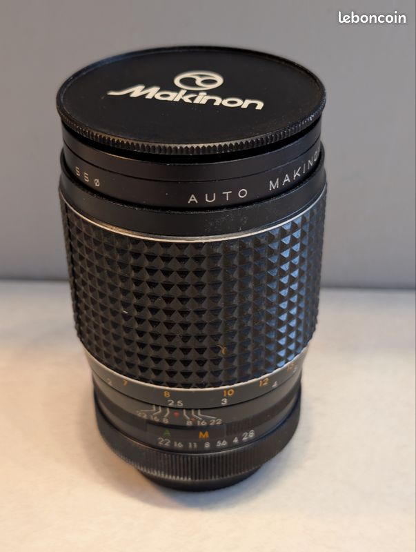 Appareil photo argentique NIKON NIKKORMAT FT avec objectifs NIKKOR Auto 1:2.8 24mm / makinon auto 1
