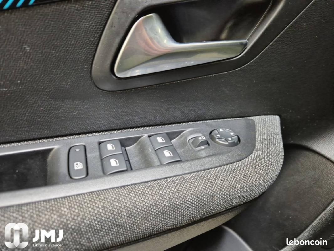 Peugeot 208 PureTech 100 S&S BVM6 Style (image 20)