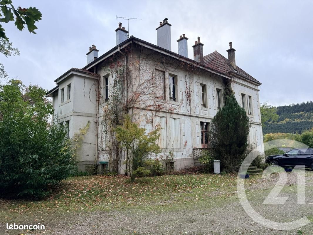 Appartement 11 pièces 226 m² · à Éloyes · 226 m² · 160 000 €