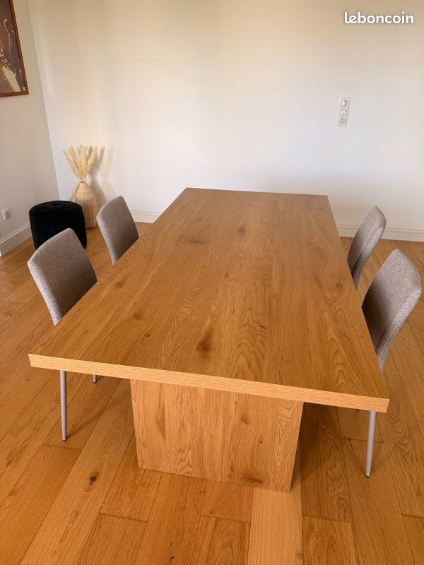 Table (image 1)