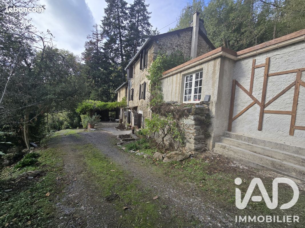 Maison 5 pièces 221 m² · à Vabre · 221 m² · 260 000 €