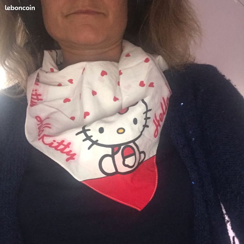 Joli foulard coton fille đ§đŸ Hello Kitty đ± (image 3)