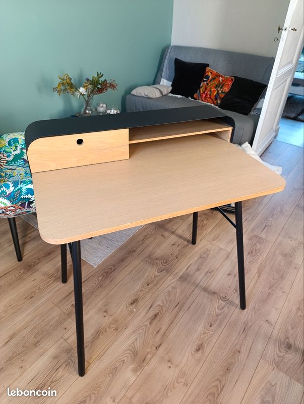 Bureau design (image 1)