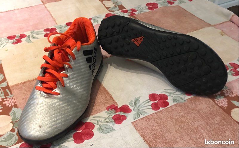 Chaussure foot (image 1)