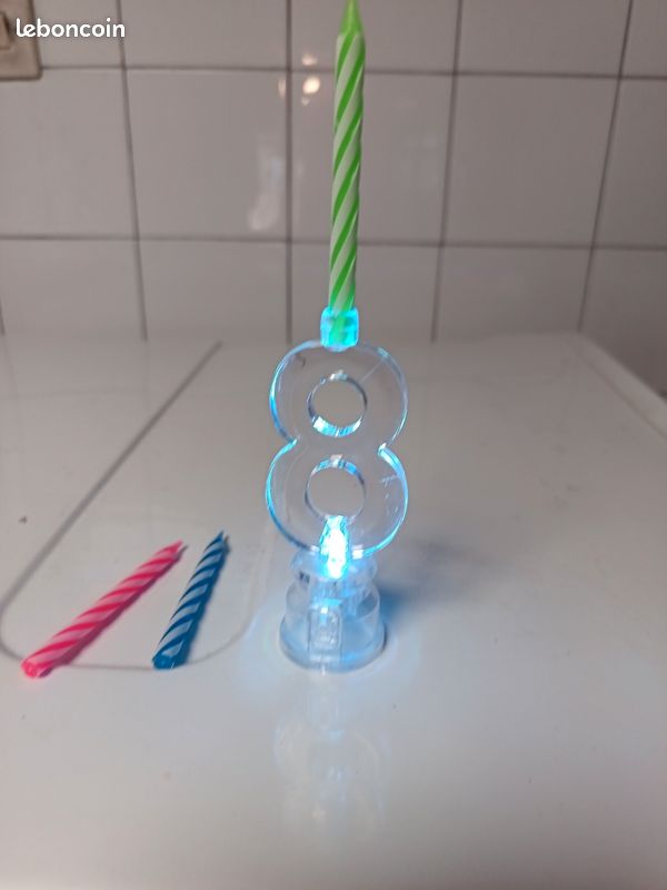 Bougie 8 ans lumineuse (image 1)