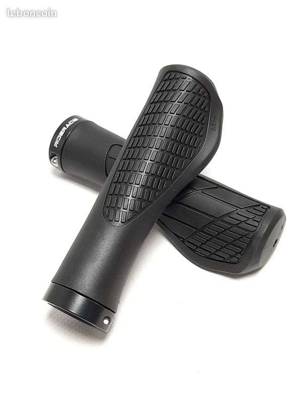 Poignées VTT Wheeler Verrouillables Noir - 1 Paire, Neuves Sans Emballage