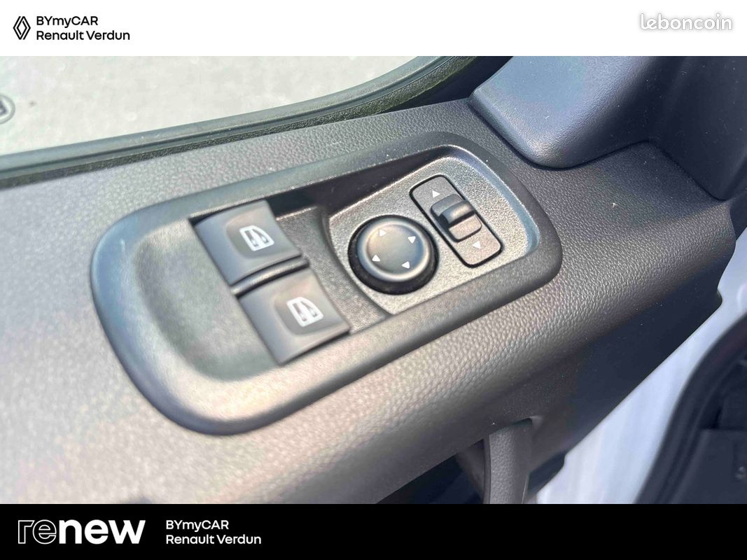 Renault master fgn trac f3500 l3h3 blue dci 135 confort (image 15)