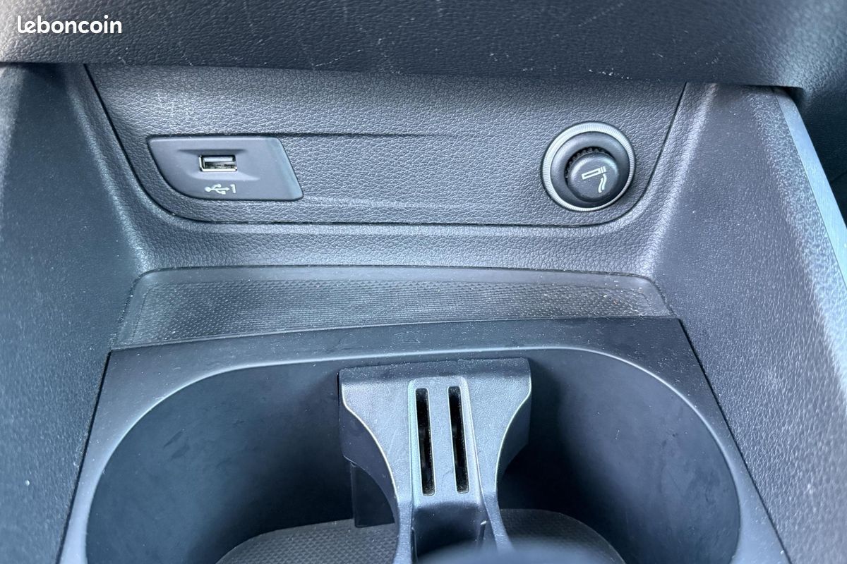 Audi q2 1.4 tfsi bva essence 150 s tronic sport suv premium (image 38)