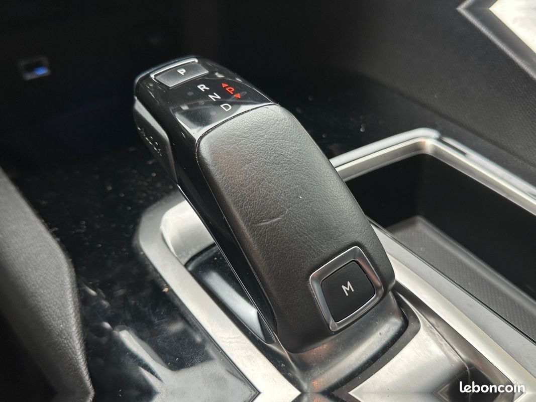 PEUGEOT 5008 PureTech 130ch SS EAT8 Active (image 23)