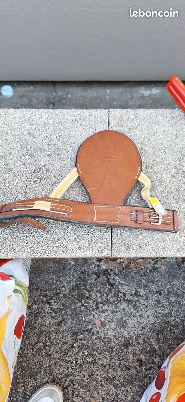 Bavette amovible en cuir (ou rond de bavette (image 1)