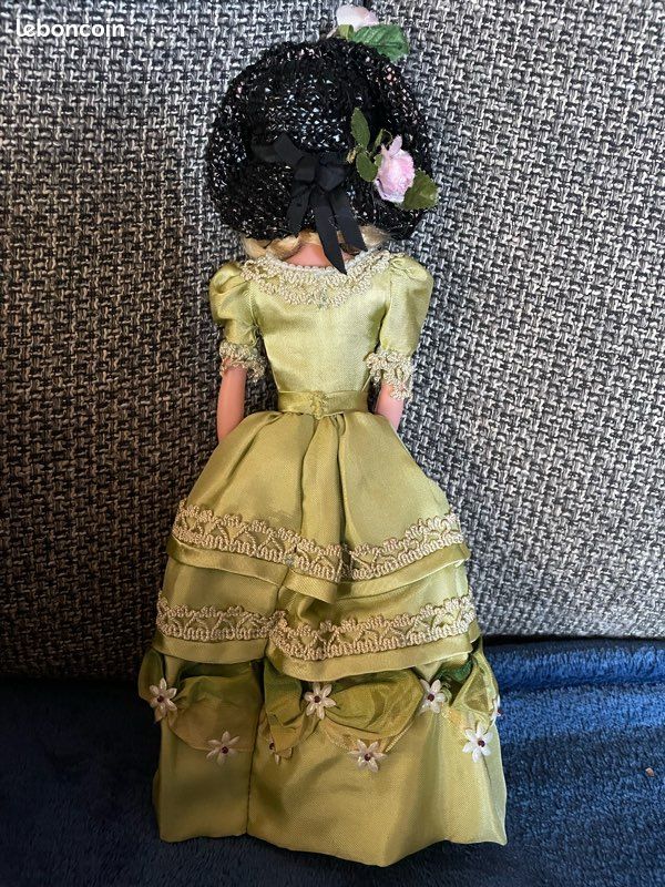 Poupée sur socle vintage style Barbie (image 3)
