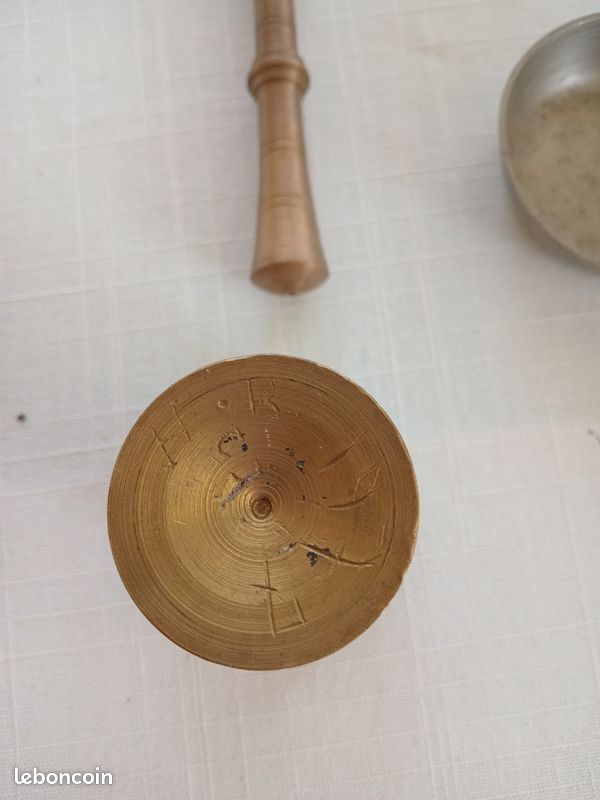 1 pilon en bronze et 1 cendrier en étain (image 3)