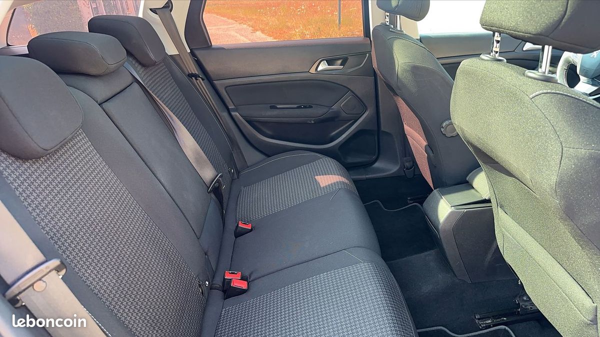Peugeot 308 SW 1.5 BlueHDi 130 EAT8 Active Business (image 29)