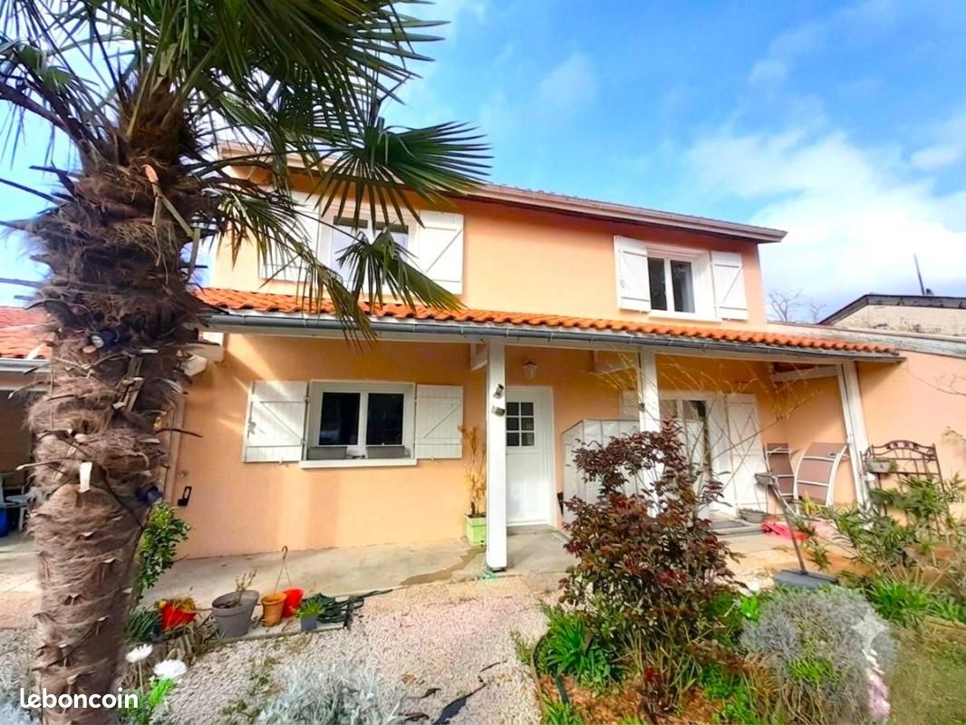 Maison 5 pièces 102 m² · à Lesperon · 102 m² · 254 000 €