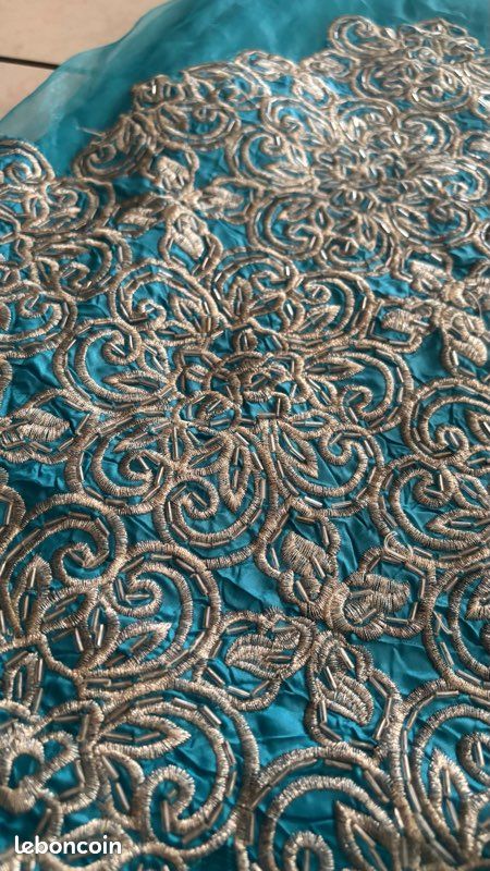 Caftan marocain brodé à la main (image 2)