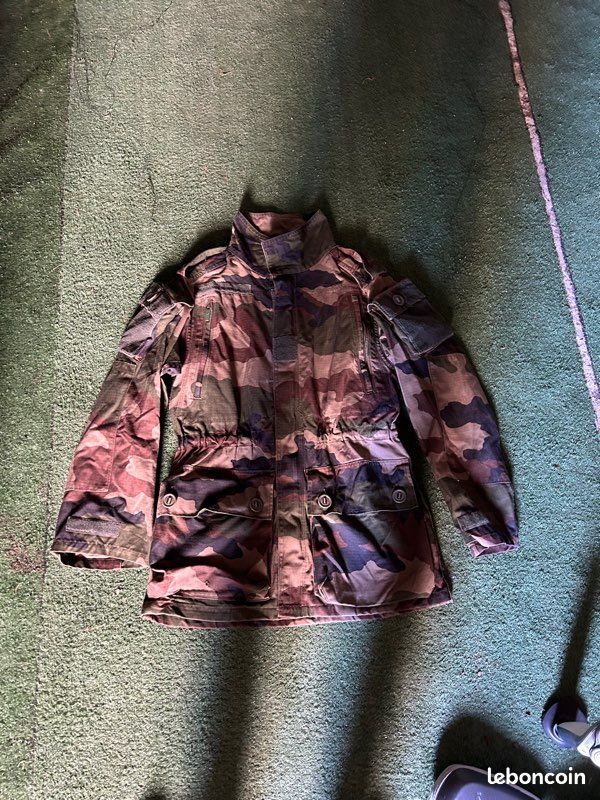 Veste militaire (image 1)