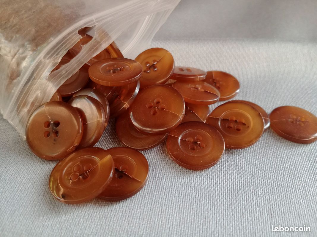 Boutons neufs vintages (image 1)
