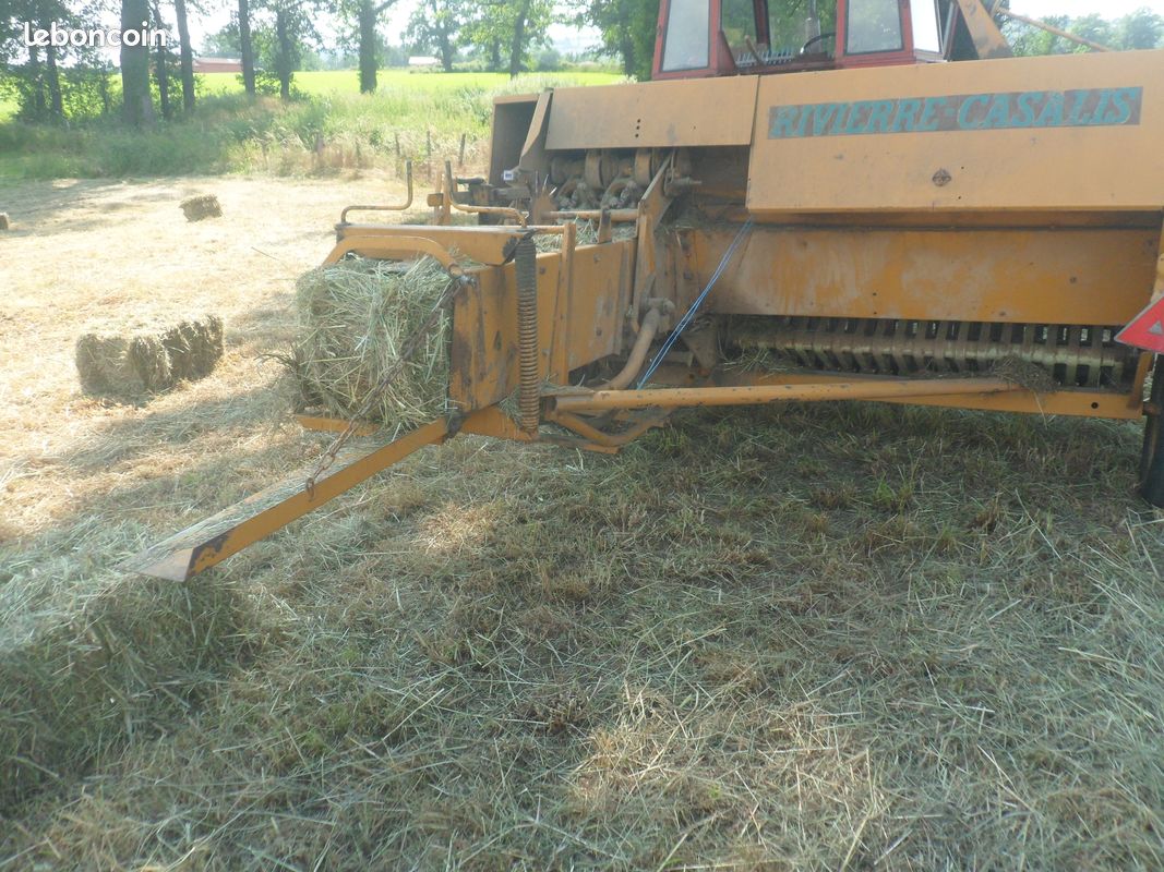 NEW HOLLAND BR740 d'occasion - Presse Moyenne Densité - 2005