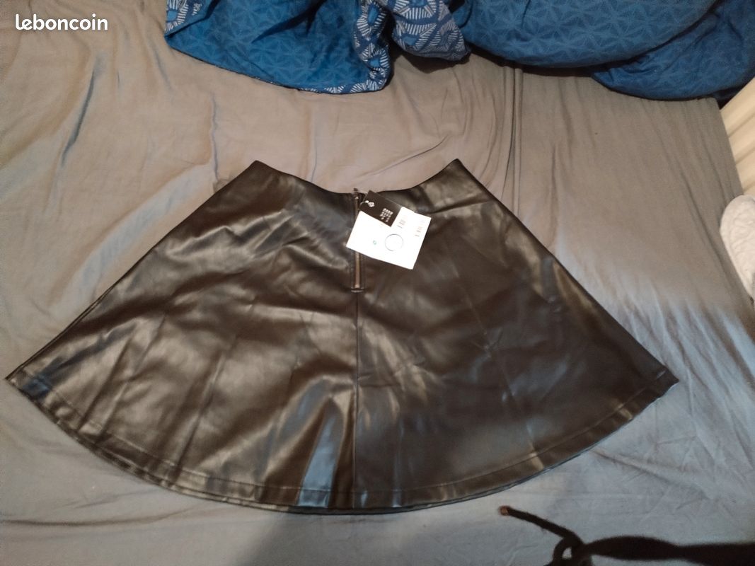 Jupe simili cuir taille 42 (image 2)