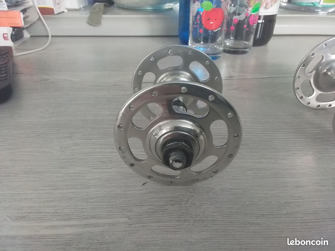 Moyeu campagnolo record vintage - Équipements vélos Moyeu campagnolo record vintage - Équipements vélos