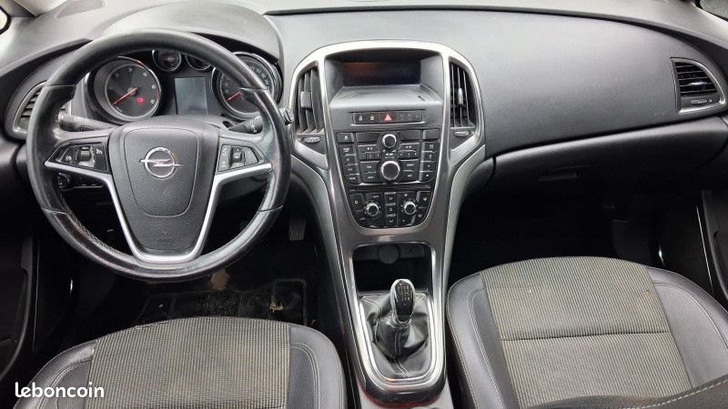 Opel ASTRA 1.3 CDTI95 FAP COSMO (image 7)