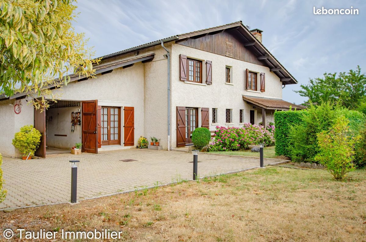 Maison 8 pièces 185 m² · à Saint-Vérand · 185 m² · 390 000 €