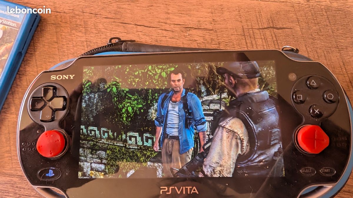 Ps vita Pch-1004 + 2 jeux - Consoles
