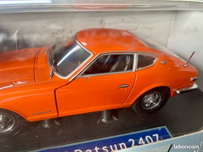 Sunstar DATSUN 240Z 1972 Jaune – Miniature Voiture 1/18, Collection Neuve Sous Boîte