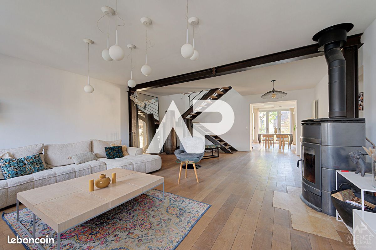 Maison 8 pièces 274 m² · à Suresnes · 274 m² · 1 798 000 €