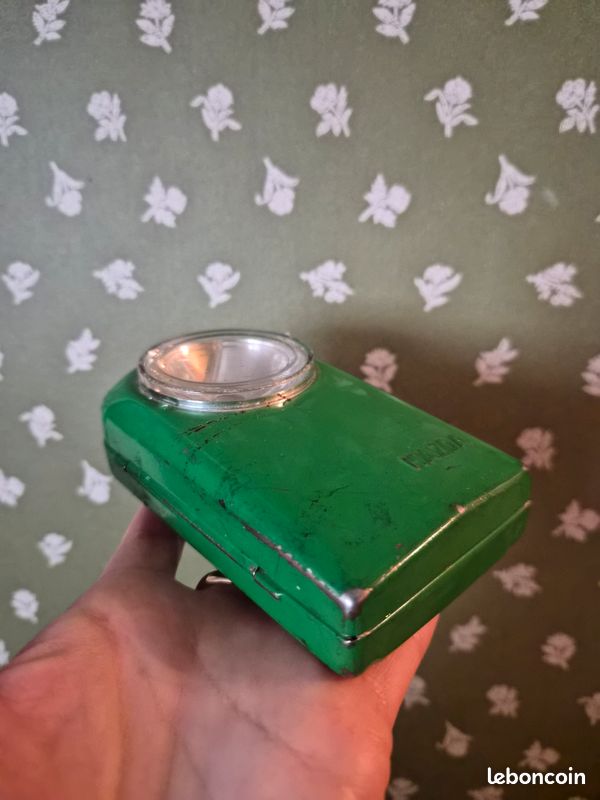 Lampe De Table Vintage Verte – Torche En Acier – Années 70/80 – Fabriquée En Croatie